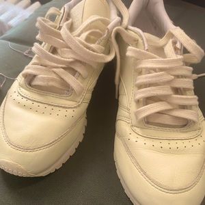 Light  yellow rebook